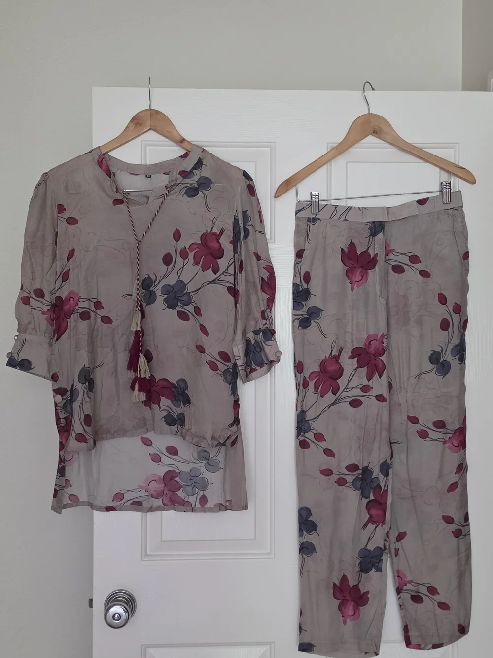Women's Two-Piece Floral Pants Set - Taupe with Pink Charcoal Flowers Kurta set